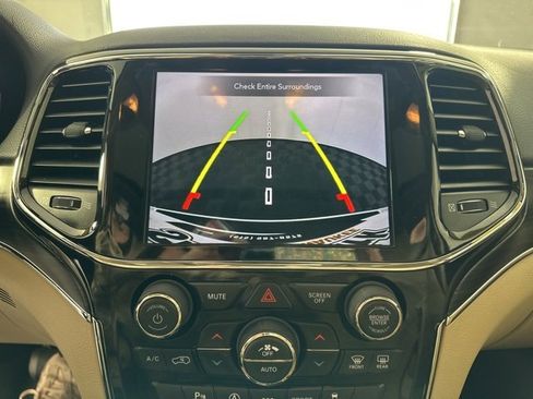 Used 2021 Jeep Grand Cherokee Limited image 29