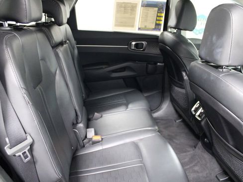 Used 2024 Kia Sorento S image 25