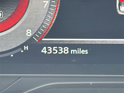 Used 2023 Nissan Pathfinder Platinum image 30