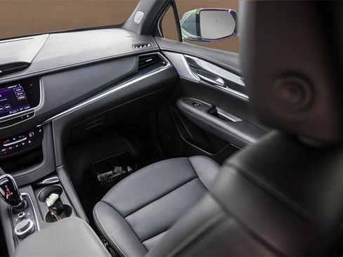 Used 2023 Cadillac XT5 Premium Luxury w/ Technology Package image 24