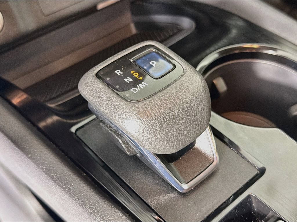 Used 2022 Nissan Rogue S AWD/4WD image 16