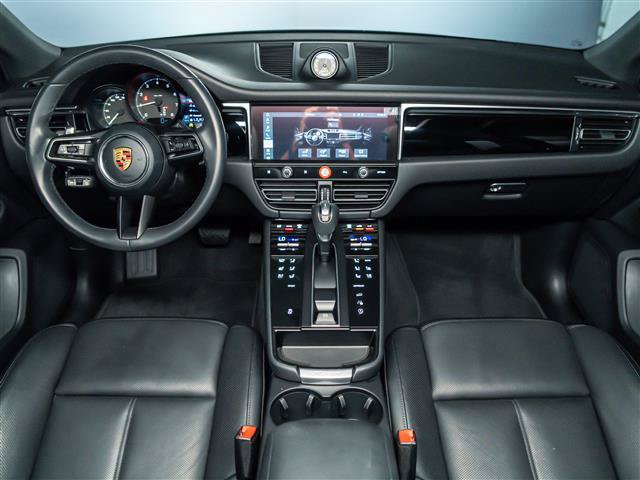 Used 2026 Porsche Macan AWD/4WD image 18