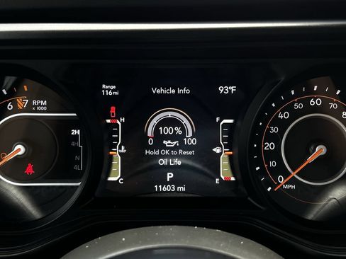 Used 2025 Jeep Gladiator Sport AWD/4WD image 16