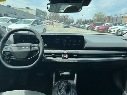 Used 2025 Kia K4 LXS image 28