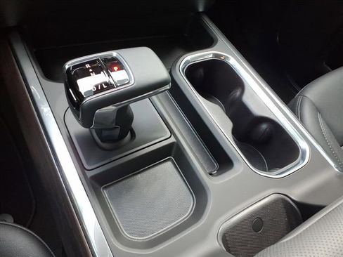 Used 2025 GMC Sierra 1500 SLT w/ SLT Premium Plus Package image 26