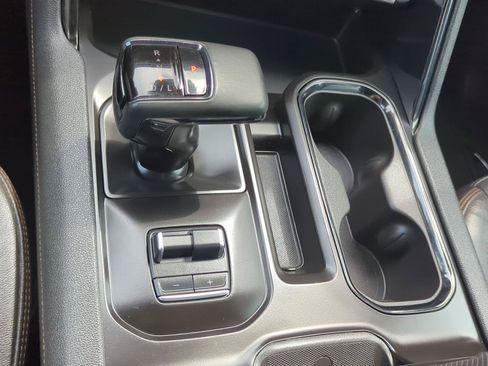 Used 2025 GMC Sierra 1500 AT4 w/ AT4 Preferred Package AWD/4WD image 21