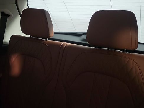 Used 2022 BMW X7 xDrive40i w/ Luxury Seating Package image 23