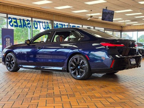 Used 2023 BMW i7 xDrive60 w/ Executive Package 2 AWD/4WD image 6