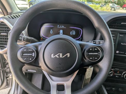 Certified 2025 Kia Soul LX w/ LX Technology Package FWD image 28