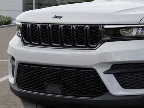 New 2025 Jeep Grand Cherokee Altitude image 39
