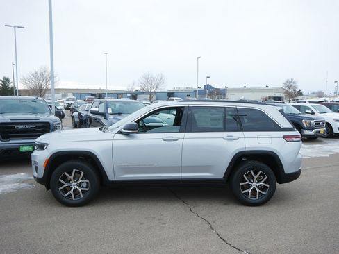 New 2025 Jeep Grand Cherokee Limited w/ Trailer Tow Package image 2