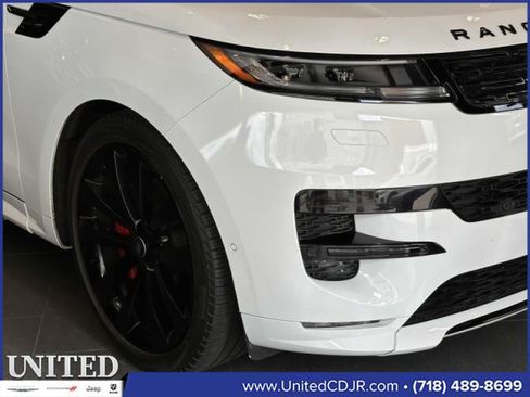 Used 2023 Land Rover Range Rover Sport SE Dynamic image 9