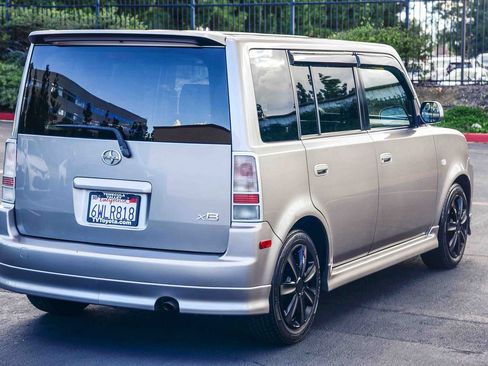 Used 2005 Scion xB image 7