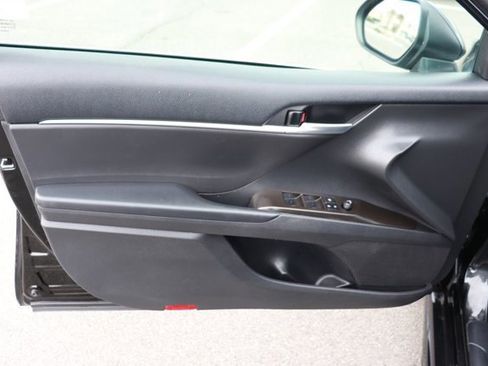 Used 2023 Toyota Camry SE image 9