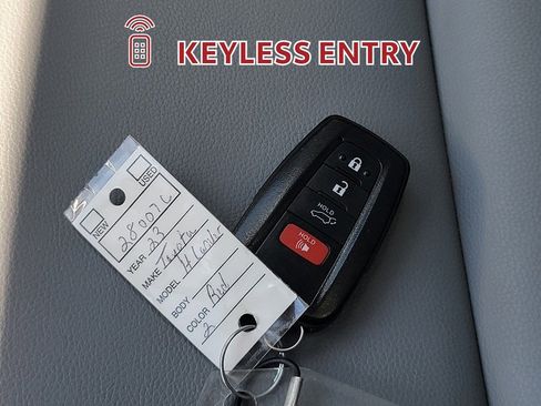 Used 2023 Toyota Highlander XLE AWD/4WD image 36