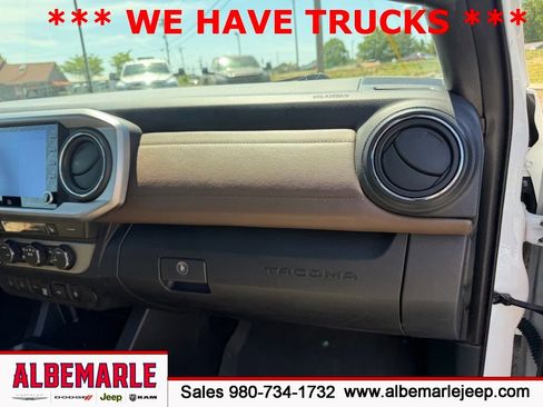 Used 2020 Toyota Tacoma Limited image 34