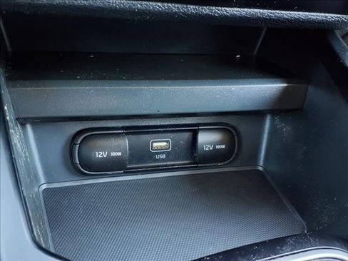 Used 2023 Kia Soul LX w/ LX Technology Package image 19