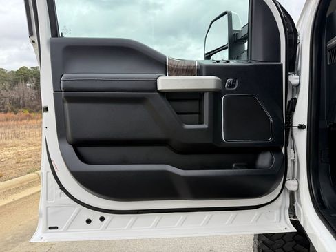 Used 2017 Ford F250 Lariat w/ Lariat Ultimate Package image 10