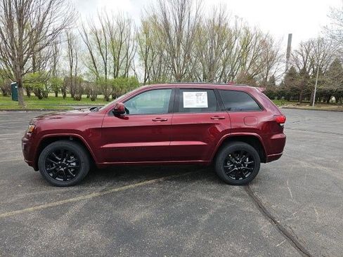 Used 2020 Jeep Grand Cherokee Altitude image 2