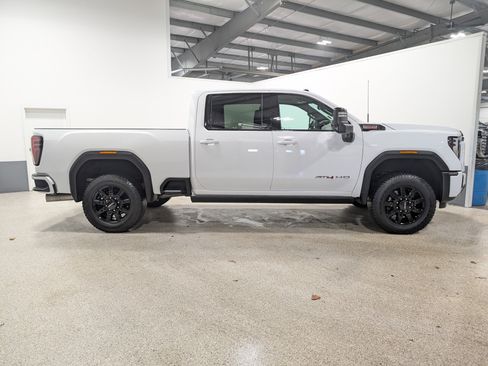 Used 2025 GMC Sierra 2500 AT4 w/ AT4 Premium Plus Package image 2
