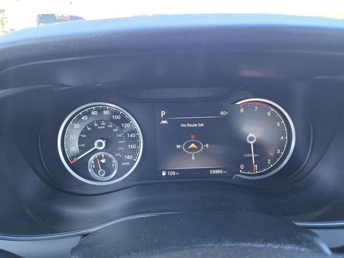 Used 2023 Genesis G70 2.0T image 25