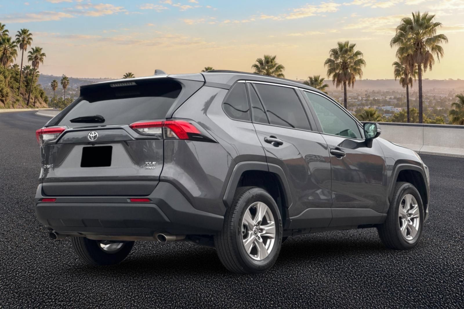 Used 2025 Toyota RAV4 XLE AWD/4WD image 4