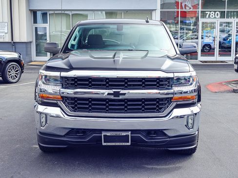 Used 2018 Chevrolet Silverado 1500 LT w/ LT Eassist Package AWD/4WD image 16