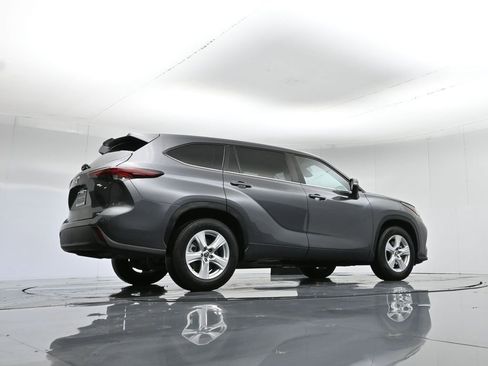 Used 2024 Toyota Highlander LE image 55