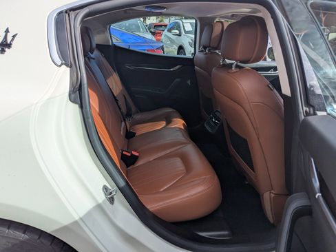 Used 2022 Maserati Ghibli Modena image 11