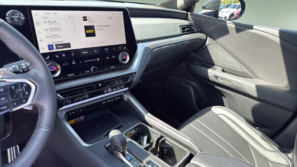 Certified 2026 Lexus TX 500h AWD w/ Technology Package image 33