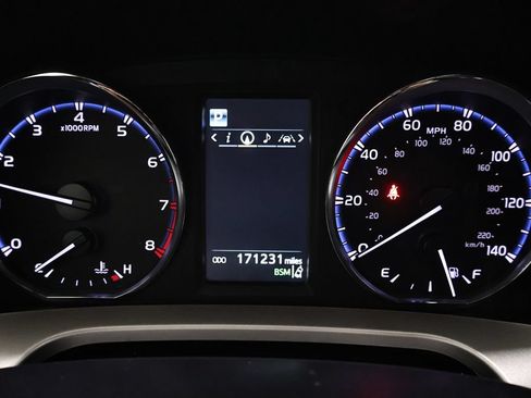 Used 2018 Toyota RAV4 Limited w/ All Weather Liner Package AWD/4WD image 36