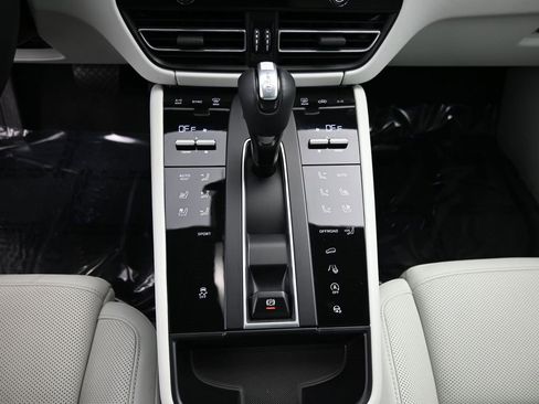 Used 2022 Porsche Macan image 21