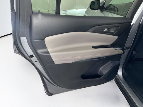 Used 2025 Chevrolet Traverse LT image 26