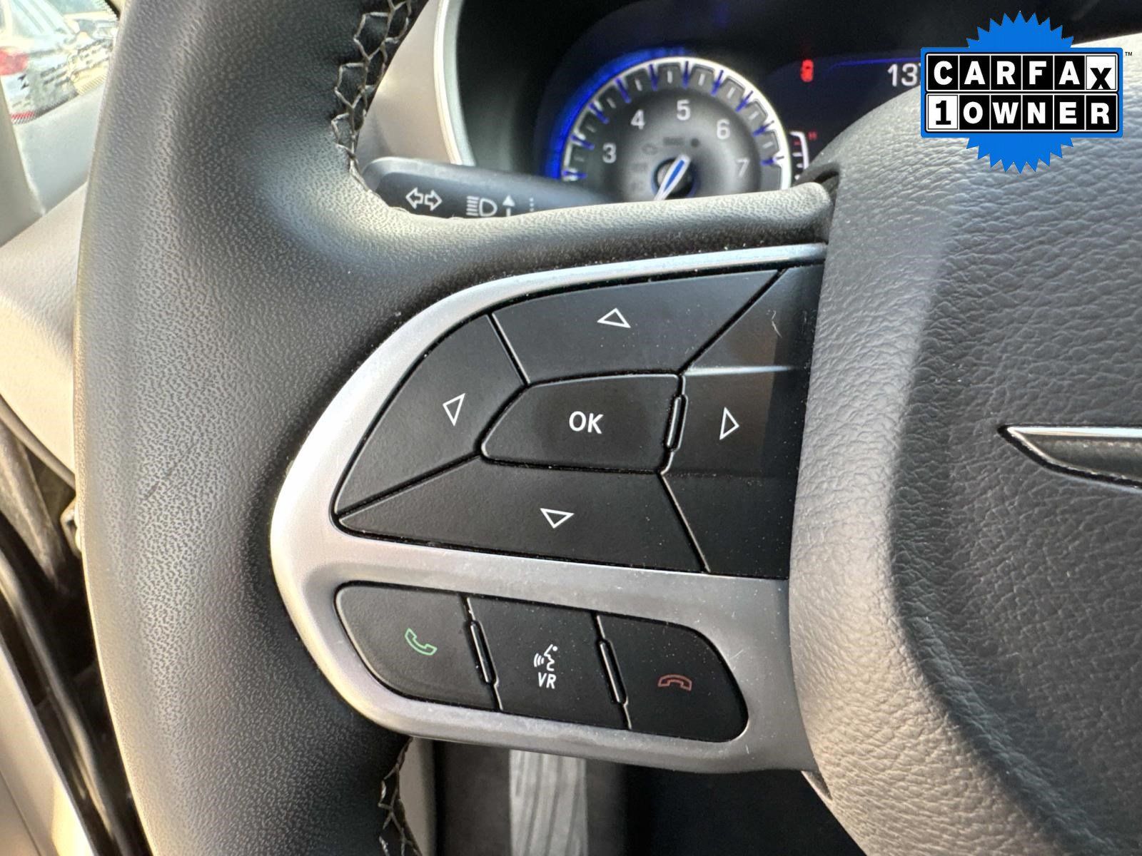 Used 2024 Chrysler Pacifica Touring-L FWD image 33
