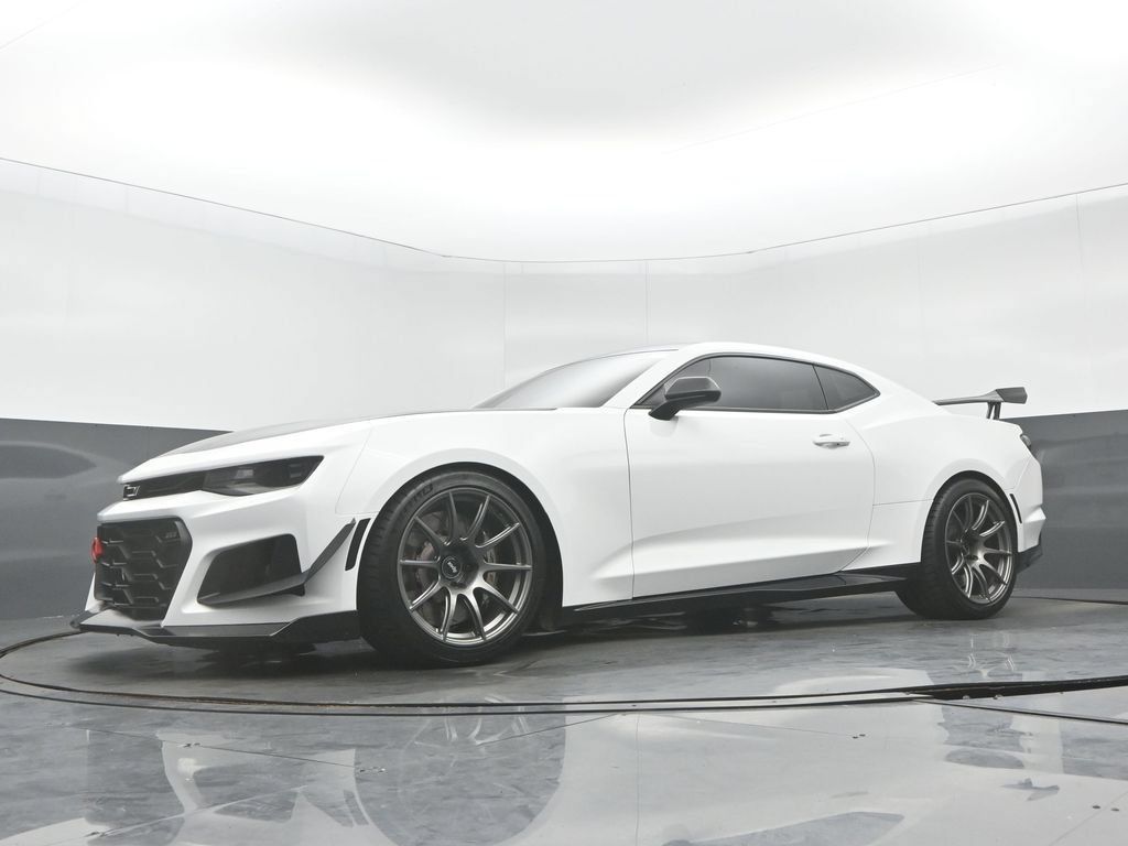 Used 2019 Chevrolet Camaro ZL1 RWD image 27