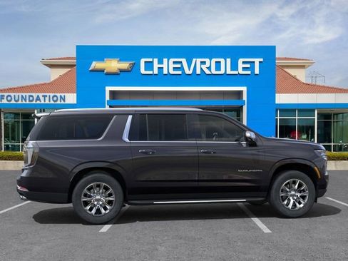 New 2025 Chevrolet Suburban Premier image 5