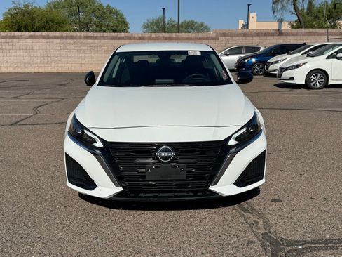 Used 2025 Nissan Altima 2.5 SV FWD image 2