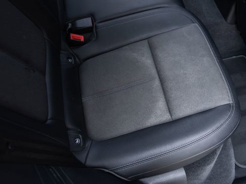 Certified 2022 Porsche Macan AWD/4WD image 36