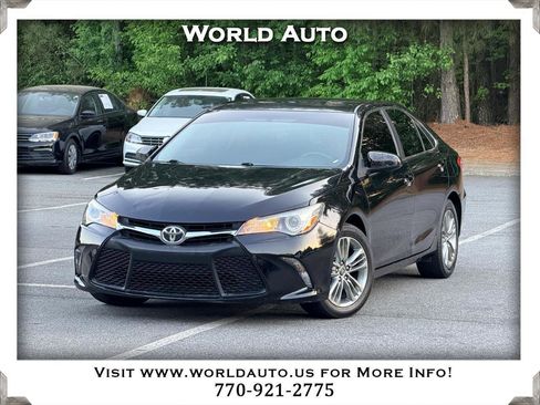 Used 2015 Toyota Camry SE image 1