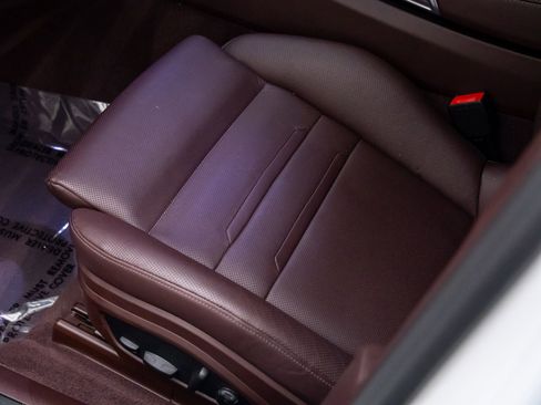 Used 2023 Porsche Panamera 4 Platinum Edition image 16