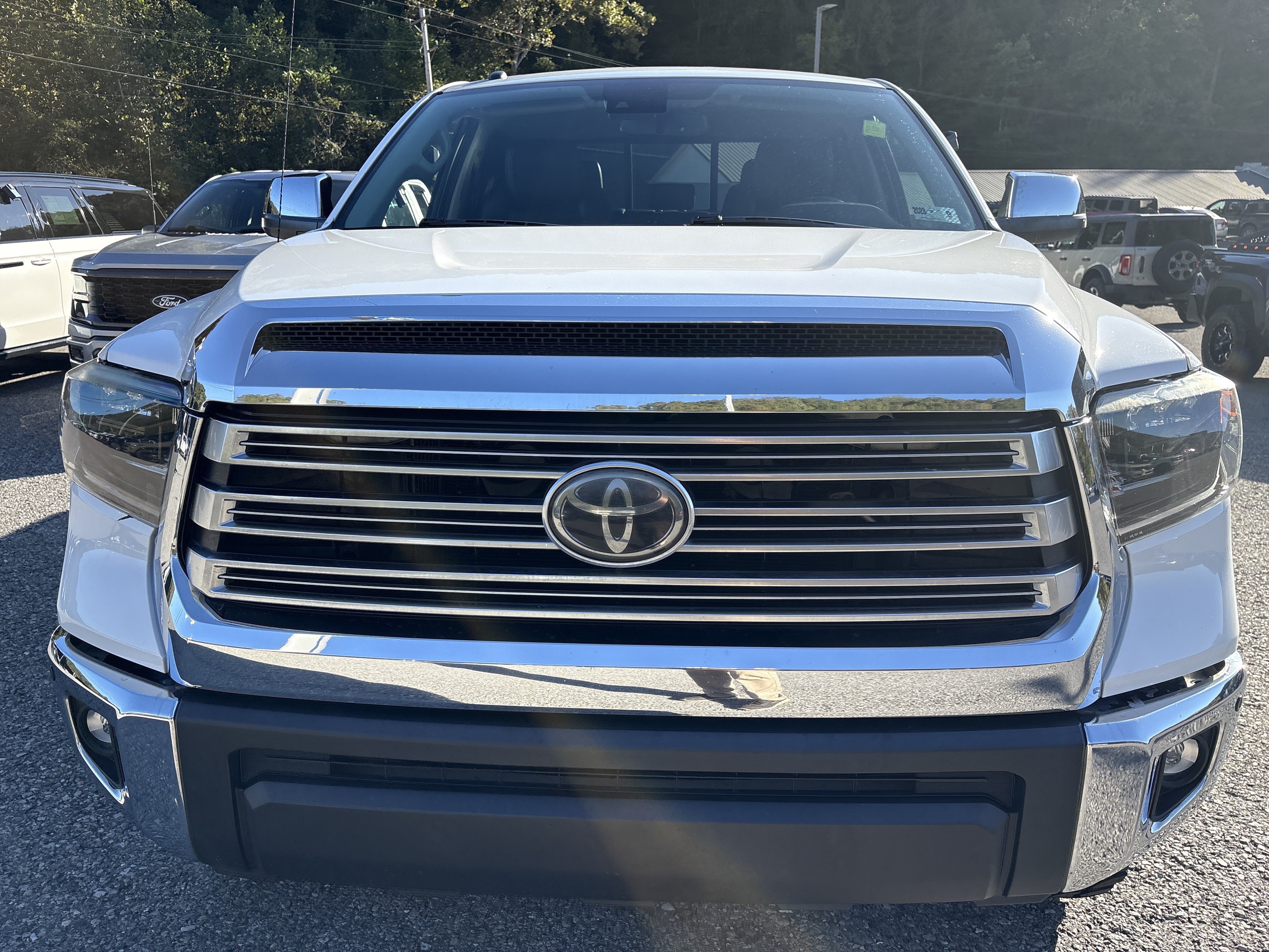 Used 2019 Toyota Tundra Limited w/ Limited Premium Package AWD/4WD image 9