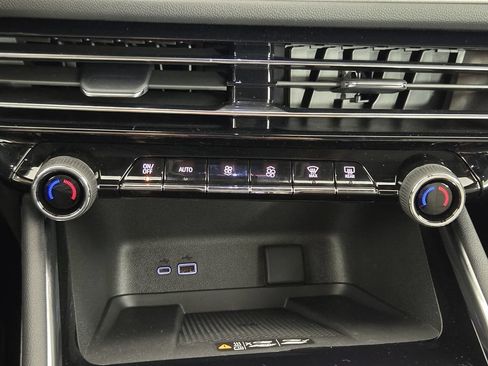 New 2026 Chevrolet Traverse LT w/ Midnight/Sport Edition FWD image 19