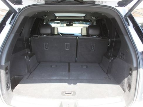 Used 2021 Cadillac XT6 Premium Luxury FWD image 6