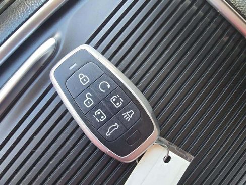 Used 2022 Chrysler Pacifica Limited FWD image 10