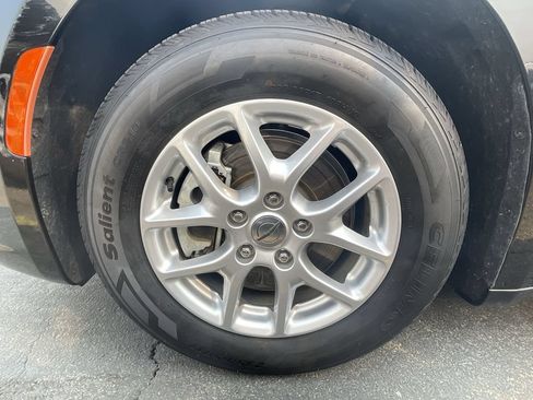 Used 2023 Chrysler Pacifica Touring-L FWD image 43
