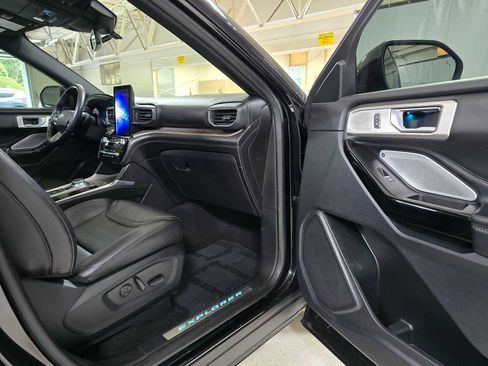 Used 2021 Ford Explorer Platinum w/ Equipment Group 601A image 13
