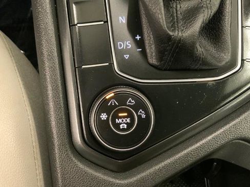 Used 2019 Volkswagen Tiguan SEL Premium image 17