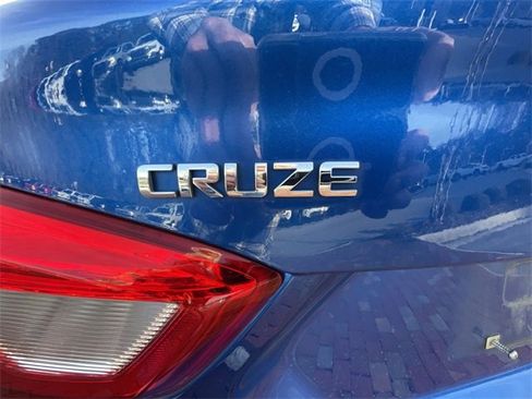 Used 2017 Chevrolet Cruze LT image 16
