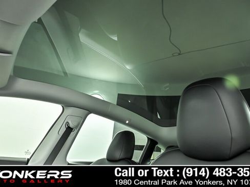 Used 2022 Tesla Model Y Performance AWD/4WD image 13