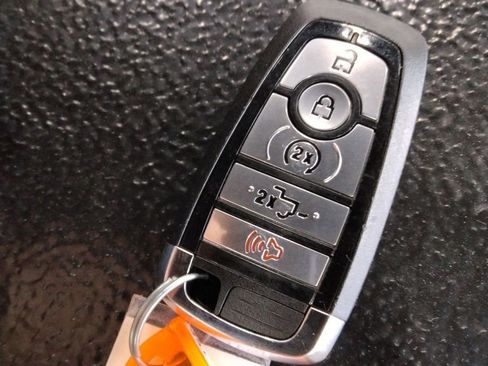 Used 2023 Ford F150 Platinum w/ FX4 Off-Road Package image 43